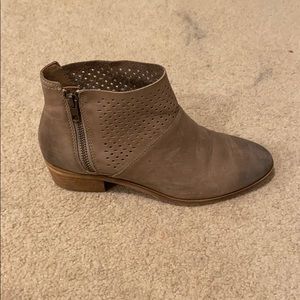 Hinge Tan leather booties